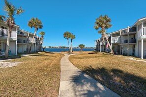 Property grounds - 🏖️Sounds Views-Walk to Pensacola Pier- Grill-1BR Sand Dollar W-103 (Pensacola Beach)