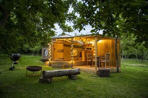 Barraca romântica, várias camas (Yarlington Yurt) | Terraço/pátio