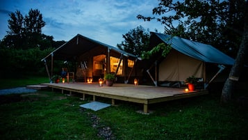 Tienda de campaña familiar, varias camas (Safari Tent) | Terraza o patio