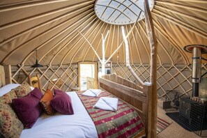 Barraca romântica, várias camas (Dabinett Yurt) | Roupas de cama premium