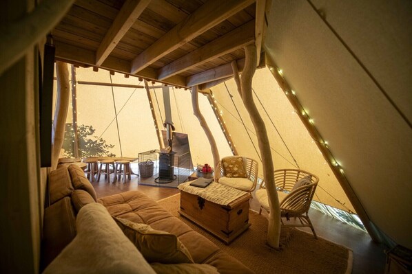 Barraca família, várias camas (Tipi) | Área de estar