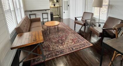 Cozy Mountainside Cottage along the Green River with the comforts of home!