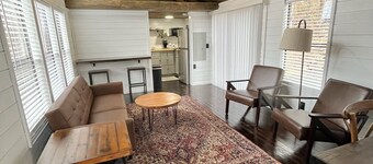 Cozy Mountainside Cottage along the Green River with the comforts of home!