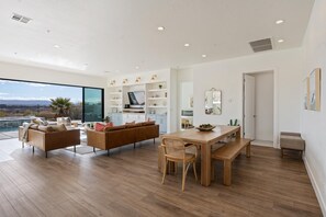 Interior - Perfectly on Par: Private Pool, Hot Tub (Washington)