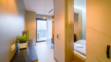 Svarog Unique Apartment by CHORS | 1 dormitorio, sistema de insonorización, tabla de planchar con plancha