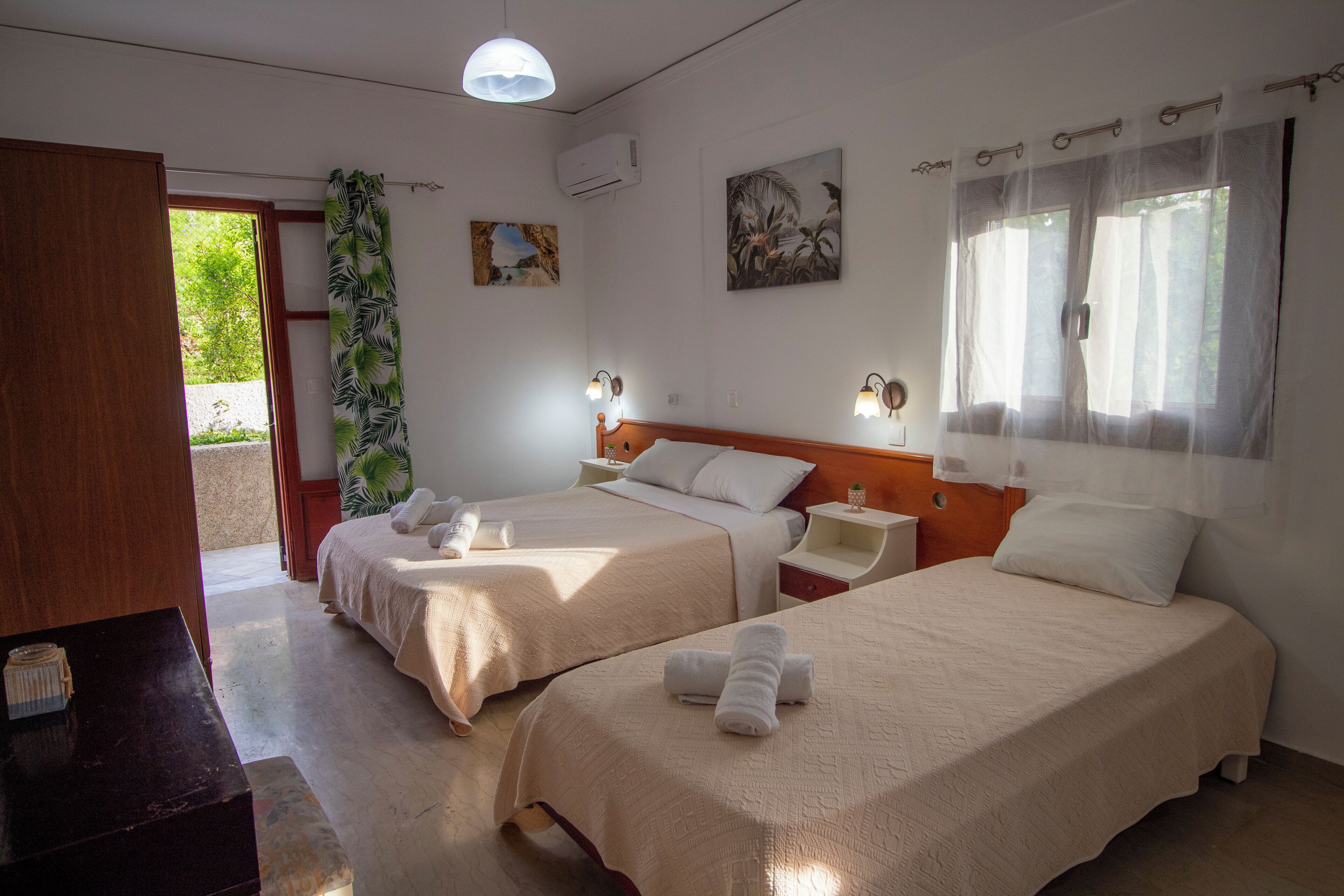 Phòng đôi hoặc 2 giường đơn | Trang trí khác biệt, trang bị nội thất với thiết kế riêng biệt, bàn 