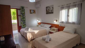 Habitación con 1 cama doble o 2 individuales | Decoración individual, mobiliario individual, escritorio