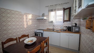 Departamento | Cocina privada | Refrigerador con congelador, horno y parrilla de estufa