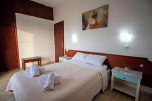 Lägenhet | Individuell inredning, unika möbler, skrivbord och arbetsyta för laptop