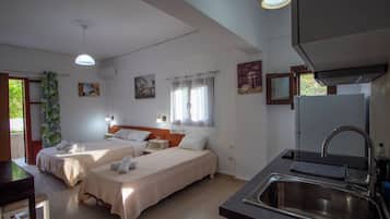 Double or Twin Room | Individually decorated, individually furnished, desk, laptop workspace