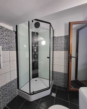 Deluxe kamer | Badkamer | Gratis toiletartikelen, pantoffels