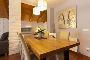 Dining - Villa SweetHome: Piscina privada, Barbacoa, a 10 min de Sitges (Olivella)