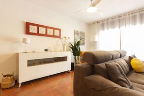 TV - Villa SweetHome: Piscina privada, Barbacoa, a 10 min de Sitges (Olivella)