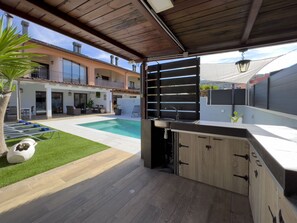 Terrace/patio - Villa SweetHome: Piscina privada, Barbacoa, a 10 min de Sitges (Olivella)