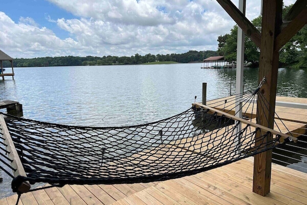 Lower shaded deck