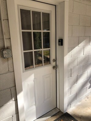 Exterior detail - Bright open studio apartment with king bed and queen sofabed. Walk to local shops and restaurants. (Hickory)