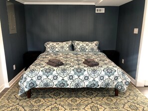 1 slaapkamer, een strijkplank/strijkijzer, gratis wifi, beddengoed