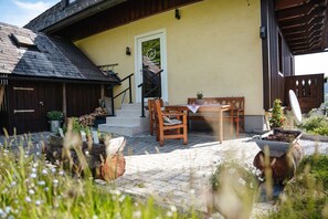 屋外ダイニングエリア