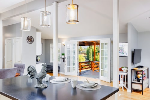 Enjoy 20% Off Jan! Near Wineries, Spa, Valley View