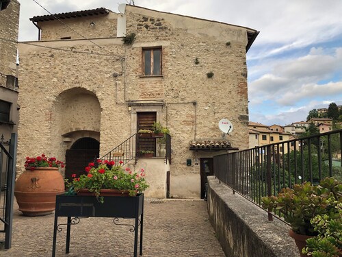 SUGGESTIVA CASA MEDIEVALE