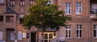 Top-Notch Studio Minutes Away From Deutsches Eck