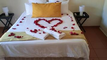 Chambre Double Deluxe | Draps en coton égyptien, literie de qualité supérieure