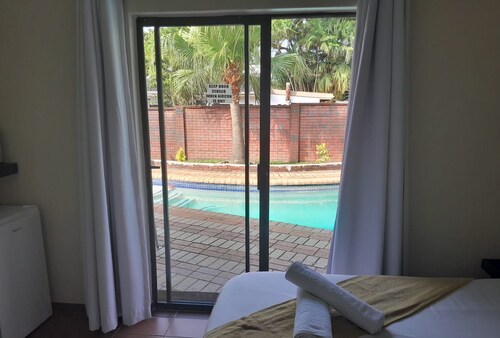 Nqabanqaba B&B 
