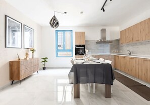 Fridge, oven, stovetop, electric kettle