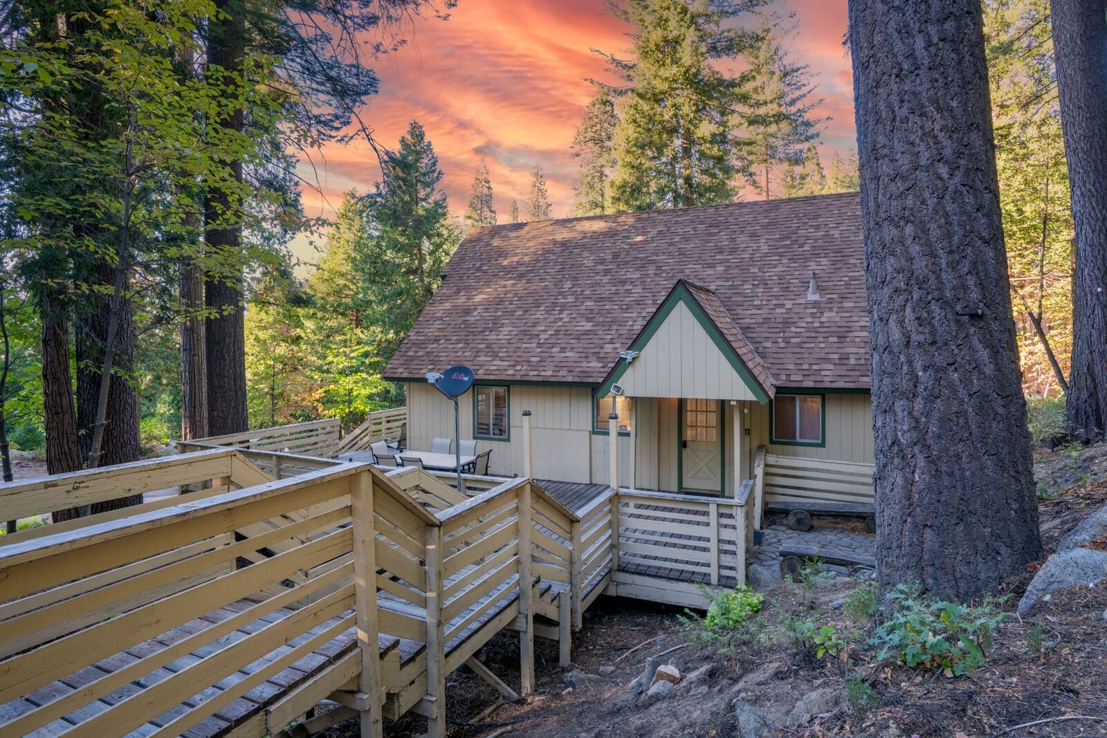 Brookside Cottage – Serene Home Right Inside Park Gates! Walk to Trails