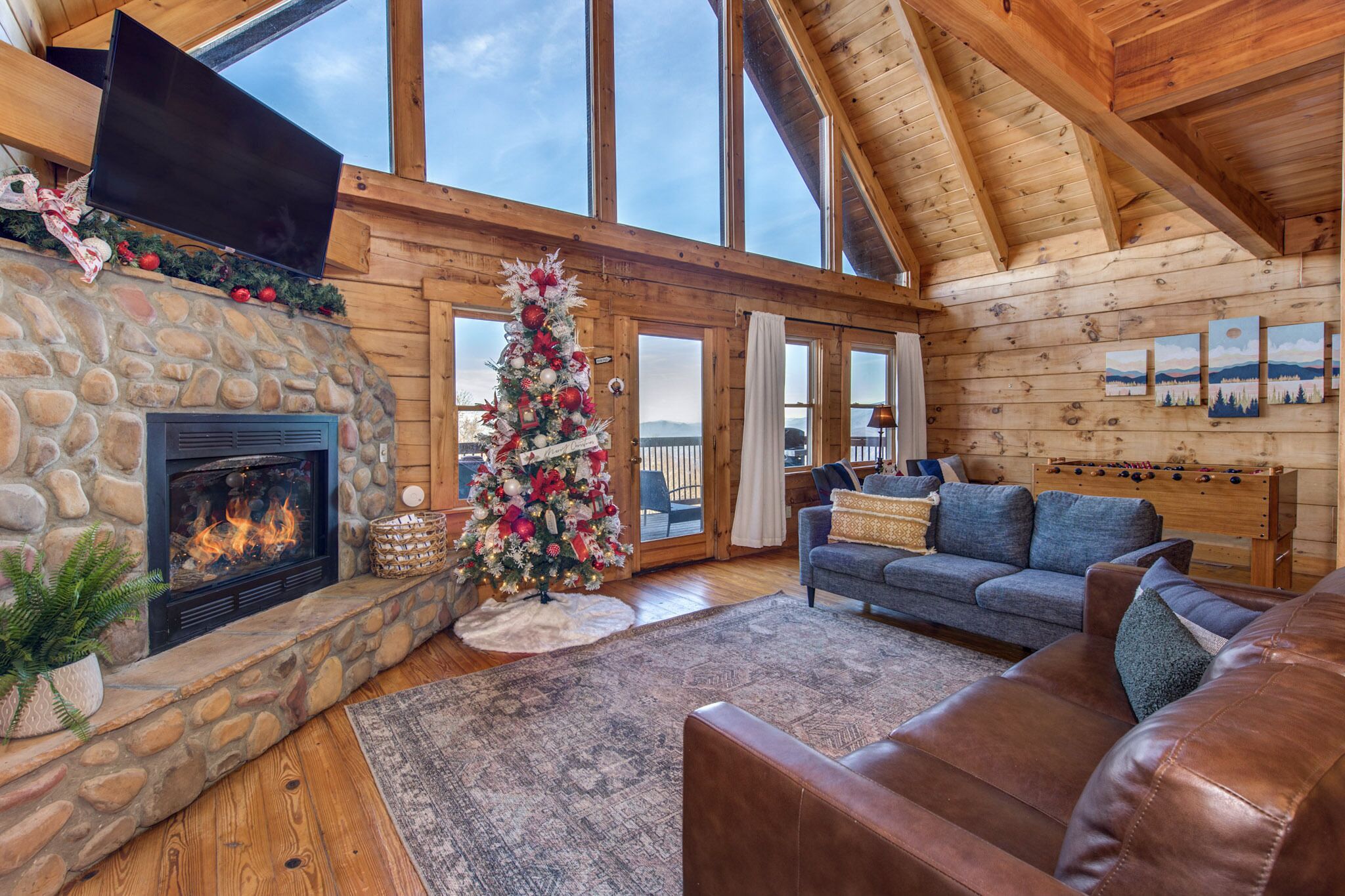 Little Cub Retreat – Secluded Gatlinburg Cabin for 9 w/ Private Pool and Hot Tub