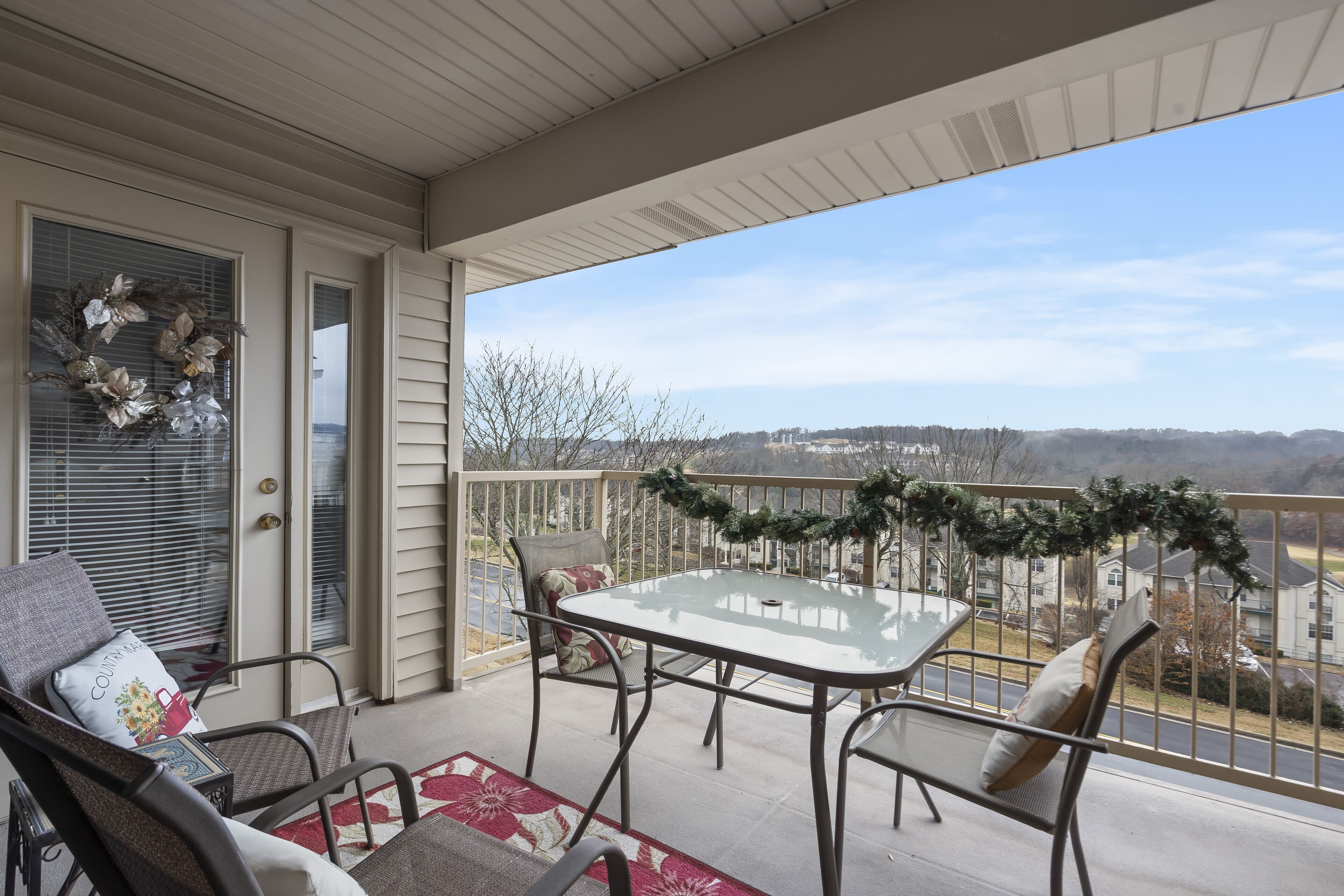Jim and Rose’s Cozy Condo – Just 15 Min to Downtown! Pool, Hot Tub, & More