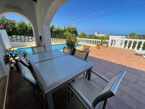 Outdoor dining - SAONA VILLAS (AS MERCE): villa for 6 people, private swimming pool, air co (Dénia)