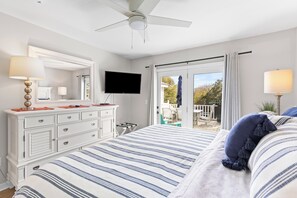 3 bedrooms, iron/ironing board, free WiFi, bed sheets - Pelican Bay 14 -Luxury Home 5 min to Beach! (Isle of Palms)