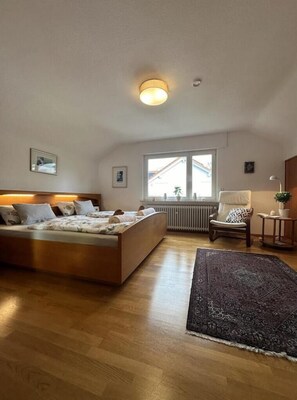 1 bedroom, iron/ironing board, travel cot, free WiFi