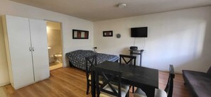 1 chambre, fer et planche à repasser, accès au Wi-Fi (inclus)