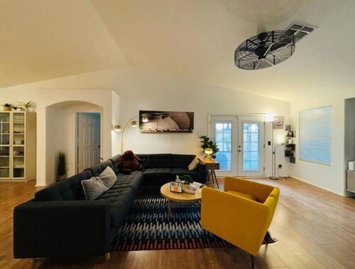 Charming home in the heart of Surprise!