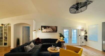 Charming home in the heart of Surprise!