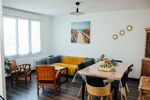 TV, tavolo da ping pong