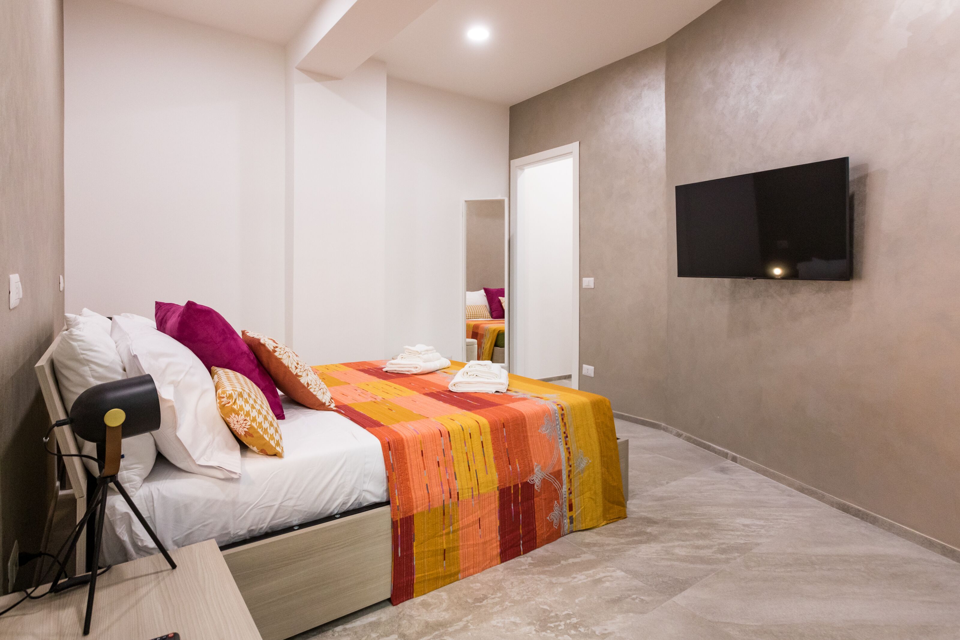 1 dormitorio, escritorio, wifi gratis y ropa de cama