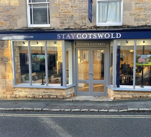 3 minutes from the famous stone bridges of Bourton on the Water  - Callow Cottage