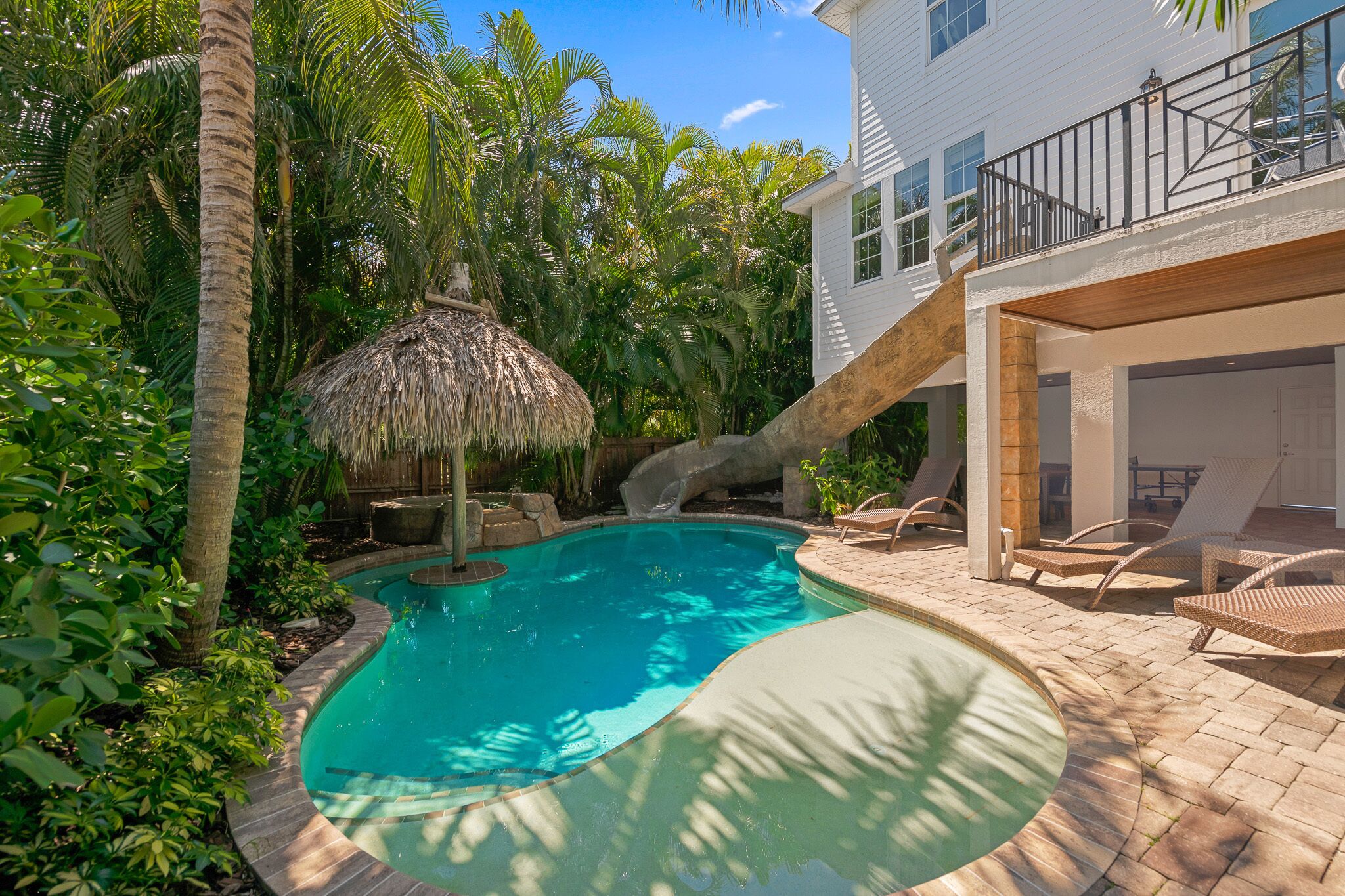 Private Pool with Waterslide! Outdoor TV, Ping Pong - South Seas