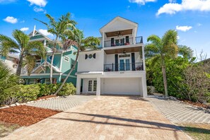 Exterior - Island Escape with Epic Waterslide and Poolside Fun (Holmes Beach)