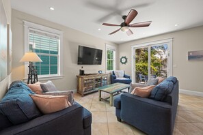 Smart TV, video games, ping pong - Island Escape with Epic Waterslide and Poolside Fun (Holmes Beach)