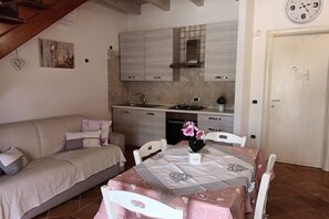 Interior - The House of the Heart (IUN Q0204) (Pula)