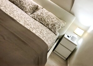 2 habitaciones, tabla de planchar con plancha y wifi gratis