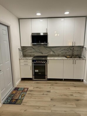 Fridge, microwave, oven, stovetop - Seashell 5 -Luxury Studio close to the beach! (Boynton Beach)