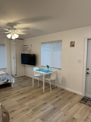 1 室のベッドルーム、アイロン / アイロン台、WiFi、ベッドシーツ