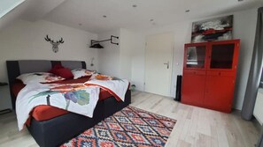 2 bedrooms, in-room safe, desk, iron/ironing board