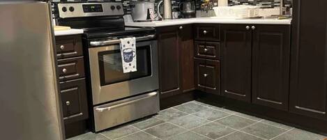 Micro-ondes, four, plaque de cuisson, cafetière/bouilloire