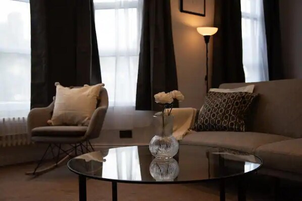 Apartment | Living area - Charming 3-bed Apartment in London (London)